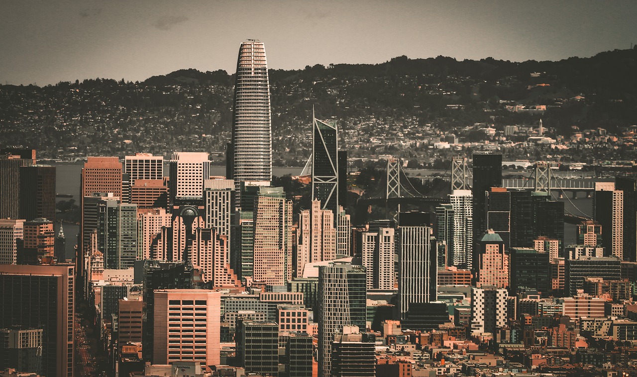 詹姆斯太冤！湖人打五小，老詹多次协防漏人，干的多，错的多！.